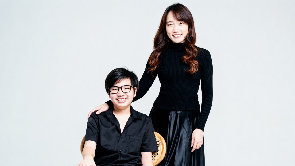 Kenneth Trevi, tumbuh bersama disleksia, selain sebagai penyanyi juga berkembang sebagai penulis lagu dan Recording Engineer. (Dok. Istimewa)